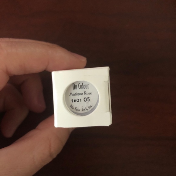 💋💋NWT HIGH QUALITY Replenishing Lipstick💄 - Picture 6 of 9